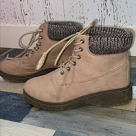 Low botts - Picture 1 of 2